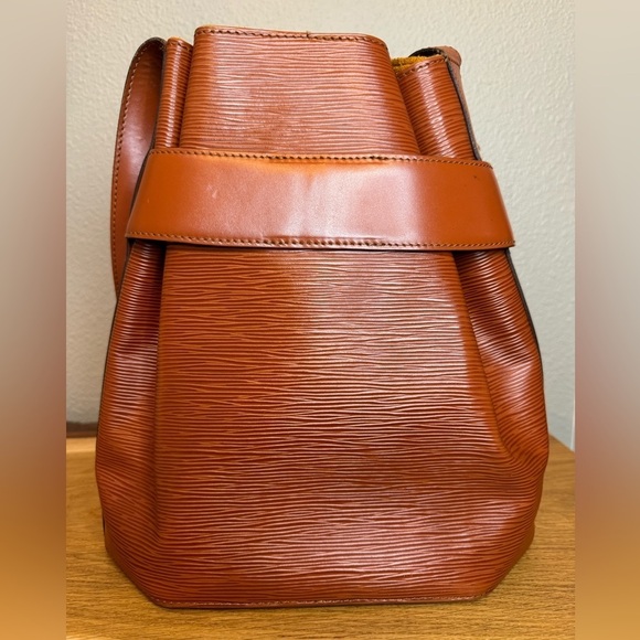 AUTHENTIC Louis Vuitton Epi Sac D’Epaule - Picture 4 of 9